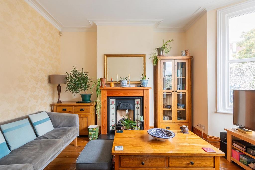 2 P0 RHD - Living Room B.jpg