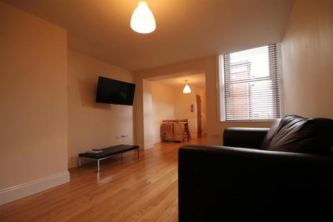 6 bedroom maisonette to rent, Doncaster Road, Sandyford