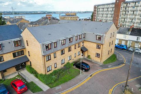 1 bedroom flat for sale, Pilots Place, Gravesend, Kent, DA12