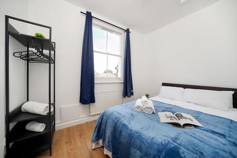 Studio to rent, Grafton Road, London