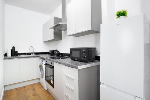 Studio to rent, Grafton Road, London