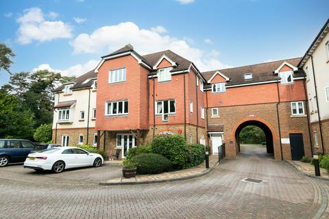 2 bedroom flat for sale, Copthorne Common Road, Crawley RH10