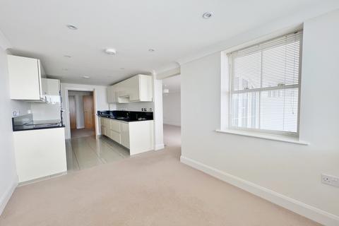 2 bedroom flat to rent, The Esplanade, West Sussex PO21