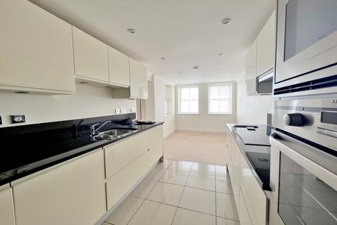 2 bedroom flat to rent, The Esplanade, West Sussex PO21