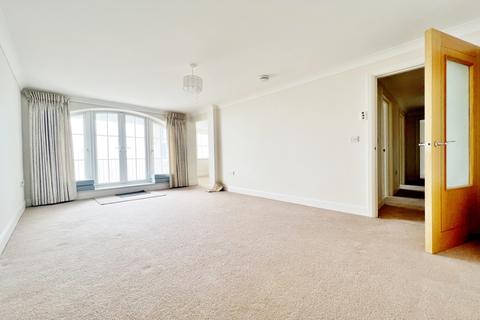 2 bedroom flat to rent, The Esplanade, West Sussex PO21