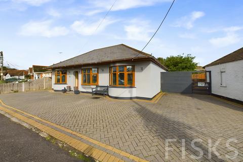 5 bedroom bungalow for sale, The Driveway, Canvey Island, SS8