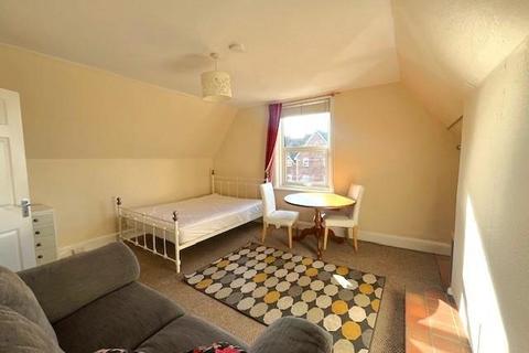 Studio to rent, Woodbridge Road, Guildford GU1