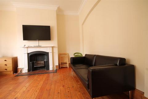 6 bedroom terraced house to rent, Osborne Avenue, Jesmond