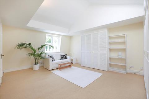 Studio to rent, Onslow Gardens, South Kensington, London, SW7