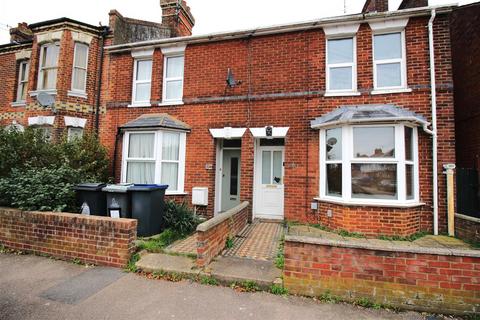 3 bedroom terraced house to rent, Heaton Road, Canterbury