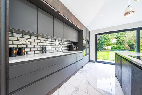 39 North Park, London, SE9 5AW