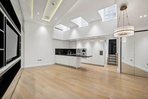 4 bedroom detached house to rent, Clabon Mews, Knightsbridge SW1X