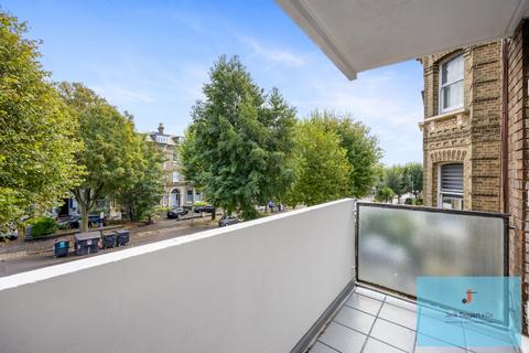 2 bedroom apartment to rent, The Drive, Hove, BN3