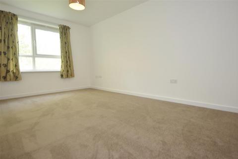 2 bedroom flat to rent, Caversham Place, Richfield Avenue