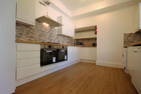 6 bedroom terraced house to rent, Osborne Road, Jesmond