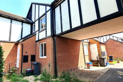 8 Kendal Close, Feltham, TW14 9QG