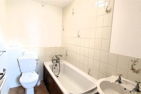 8 Kendal Close, Feltham, TW14 9QG