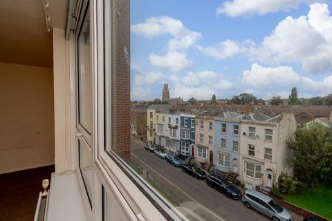 2 bedroom flat for sale, Hardres Street, Ramsgate, CT11