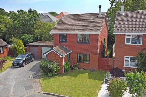 4 bedroom detached house for sale, Williams Close, Penyffordd, CH4