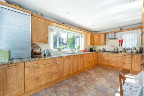 4 bedroom detached house for sale, Acres Lane, Upton, CH2