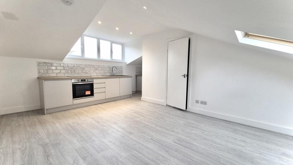 A Beautiful Self Contained, Top Floor Studio Flat