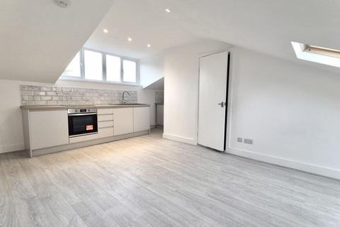 Studio to rent, Seven Sisters Road, N7