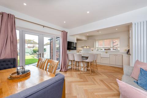 52 Blackbrook Avenue, Hawarden, Deeside, CH5 3HJ