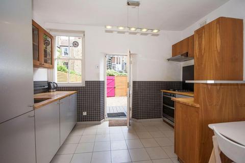 3 bedroom flat to rent, Cato Road, Clapham SW4