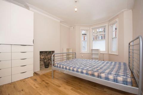 3 bedroom flat to rent, Cato Road, Clapham SW4