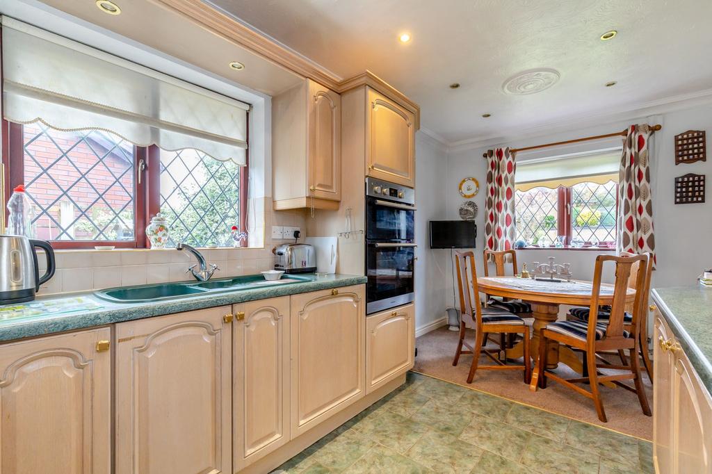 Kitchen/ dining room