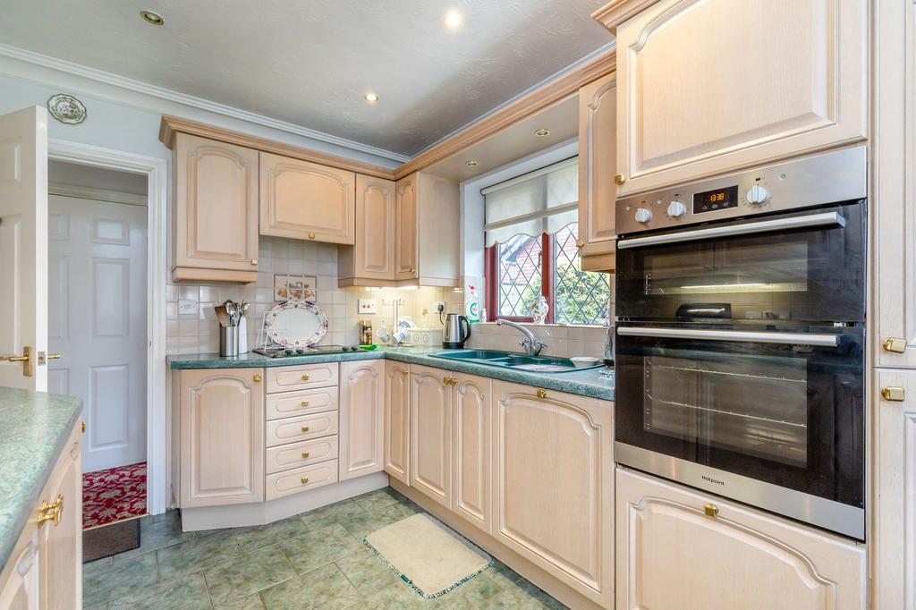 Kitchen / dining room