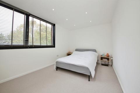 82 Britten Close, London, NW11 7HW