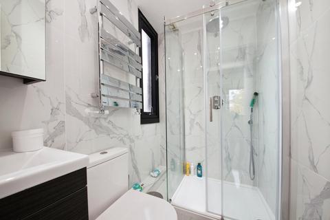 82 Britten Close, London, NW11 7HW