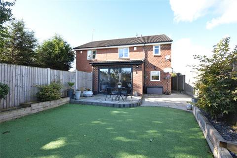 3 bedroom semi-detached house for sale, Chelsfield Court, Leeds