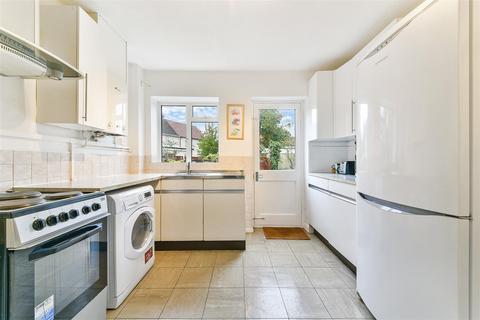 60 Fleming Mead, Mitcham, CR4 3LW