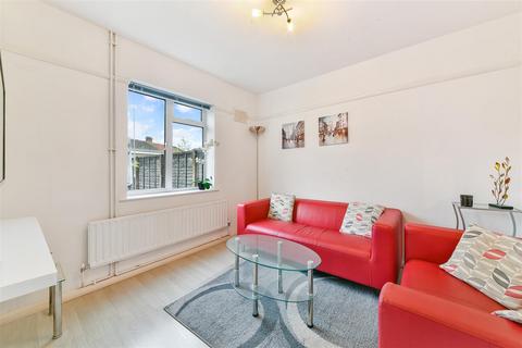 60 Fleming Mead, Mitcham, CR4 3LW