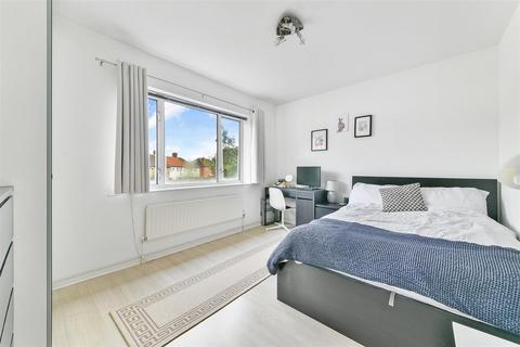 60 Fleming Mead, Mitcham, CR4 3LW
