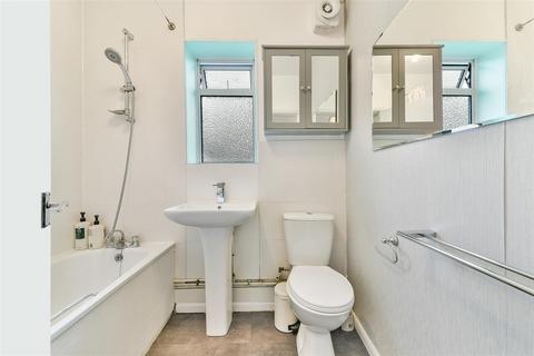 60 Fleming Mead, Mitcham, CR4 3LW