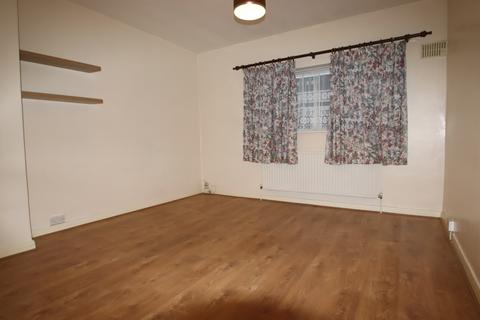 3 bedroom maisonette to rent, The Promenade, Edgware HA8