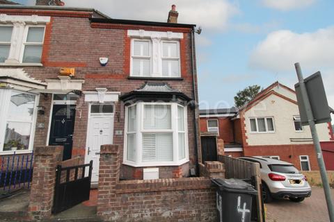 3 bedroom end of terrace house for sale, Russell Rise Luton LU1 5EU