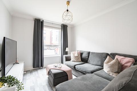9/2 Ferry Gait Crescent, Edinburgh, EH4 4GS