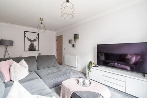 9/2 Ferry Gait Crescent, Edinburgh, EH4 4GS