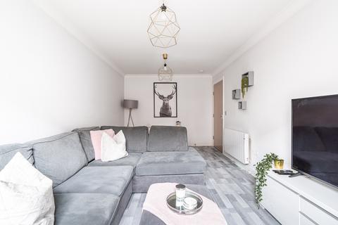 9/2 Ferry Gait Crescent, Edinburgh, EH4 4GS