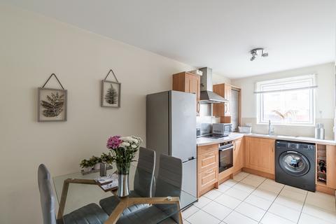 9/2 Ferry Gait Crescent, Edinburgh, EH4 4GS