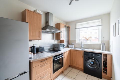 9/2 Ferry Gait Crescent, Edinburgh, EH4 4GS