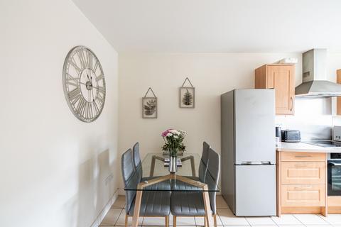 9/2 Ferry Gait Crescent, Edinburgh, EH4 4GS