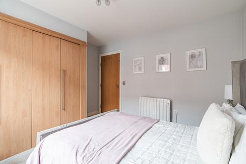 9/2 Ferry Gait Crescent, Edinburgh, EH4 4GS