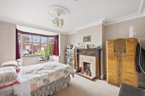 19 Manton Avenue, London, W7 2DY