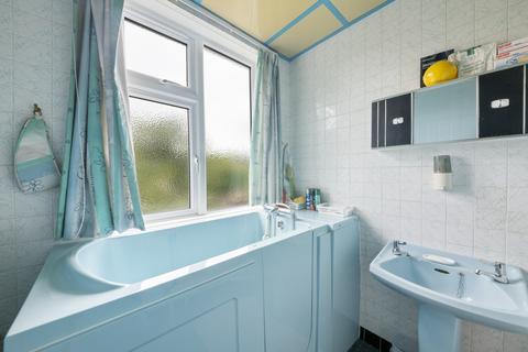 19 Manton Avenue, London, W7 2DY