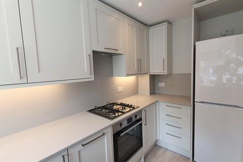 2 bedroom terraced house to rent, Guildford, Surrey, GU1